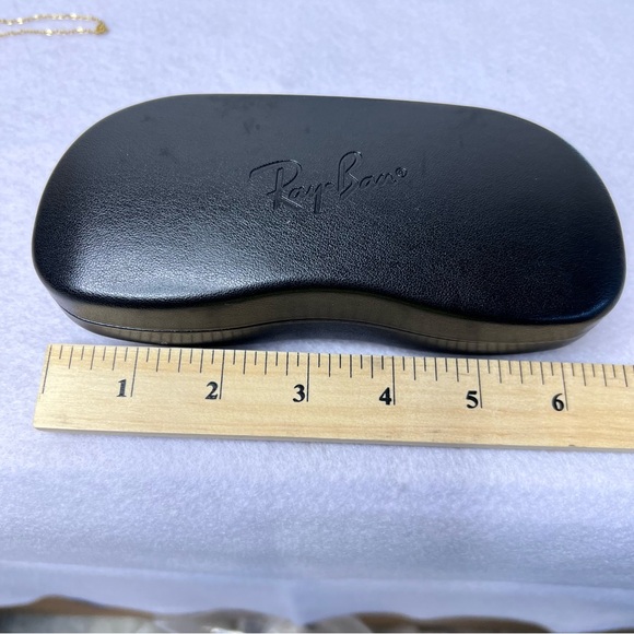 Ray-Ban Eyeglass/Sunglass Holder Black - Picture 8 of 9